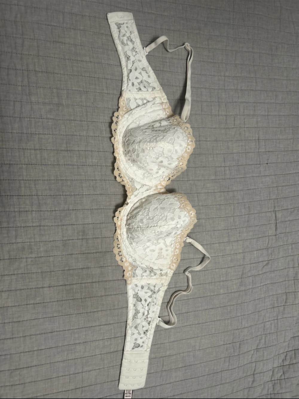 Victoria's Secret White Lace Underwire Bra with Beige Trim